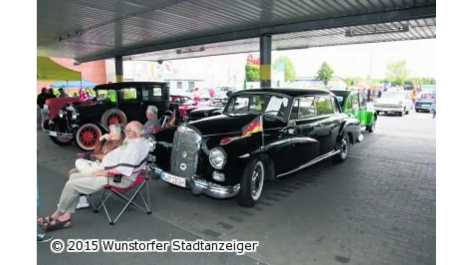Famila-Parkplatz ist Treffpunkt von mehr als 300 Oldtimern (Foto: gi)