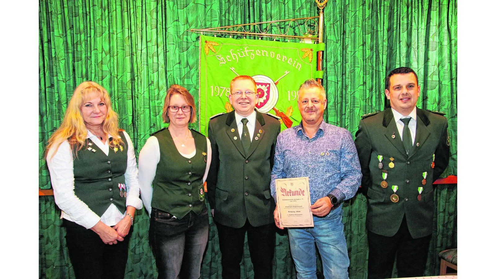 Der Schützenverein ehrt und befördert Mitglieder (Foto: gi)