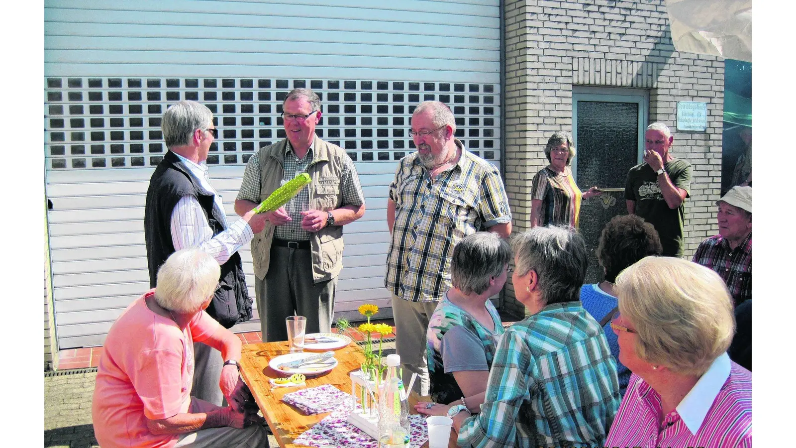 Smalltalk beim Grilltag (Foto: mk)