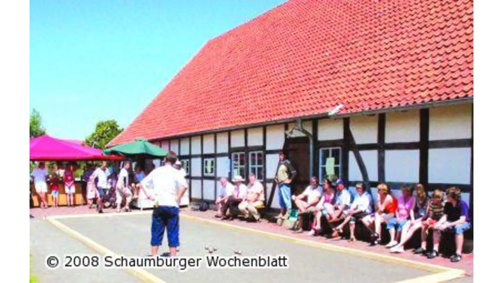 Boule-Turnier vorm Bauernhaus (Foto: wtz)