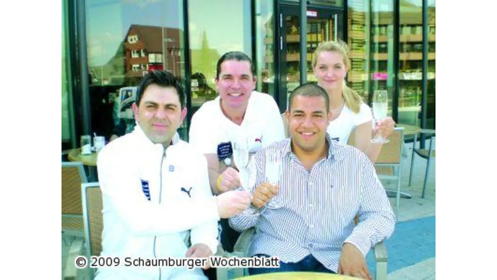 Ein Prosit auf die moderate und medizinische Zusammenarbeit (Foto: red)