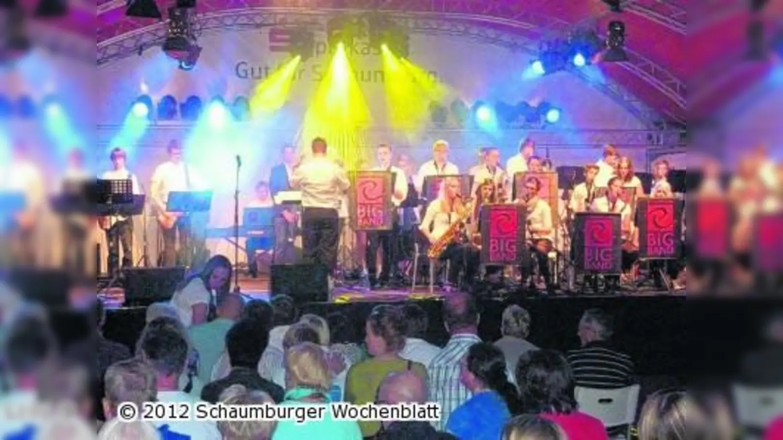 Experten für den guten Ton auf musikalischer Weltreise Big Band und Polizeiorchester spielen gemeinsam (Foto: ste)