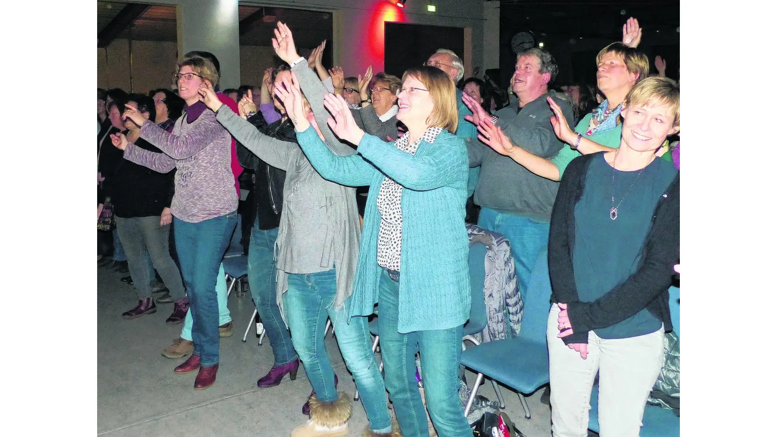 Ein Massenchor im Sägewerk (Foto: al)