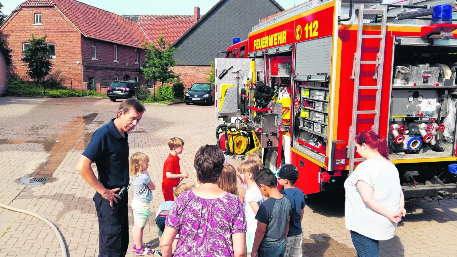 Kindergarten zu Gast bei der Feuerwehr (Foto: gr)
