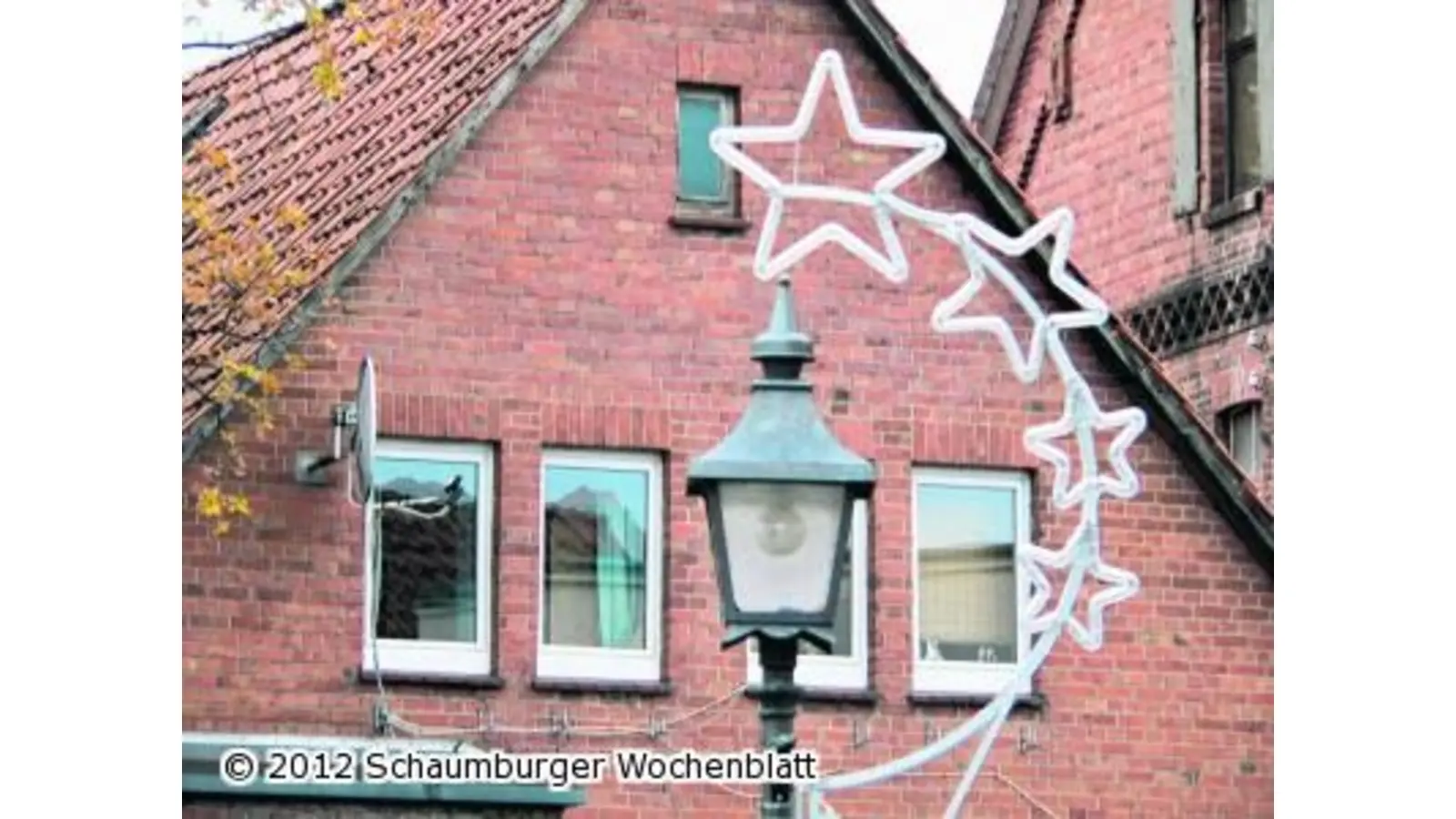 Im Advent leuchten Sterne und Giebel (Foto: al)