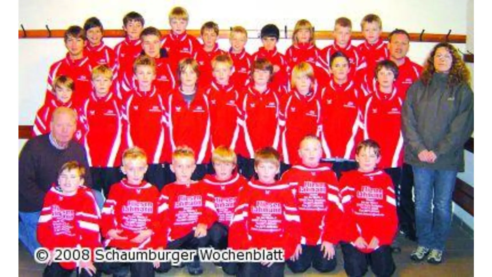 Neue Präsentationsanzüge überreicht (Foto: red)