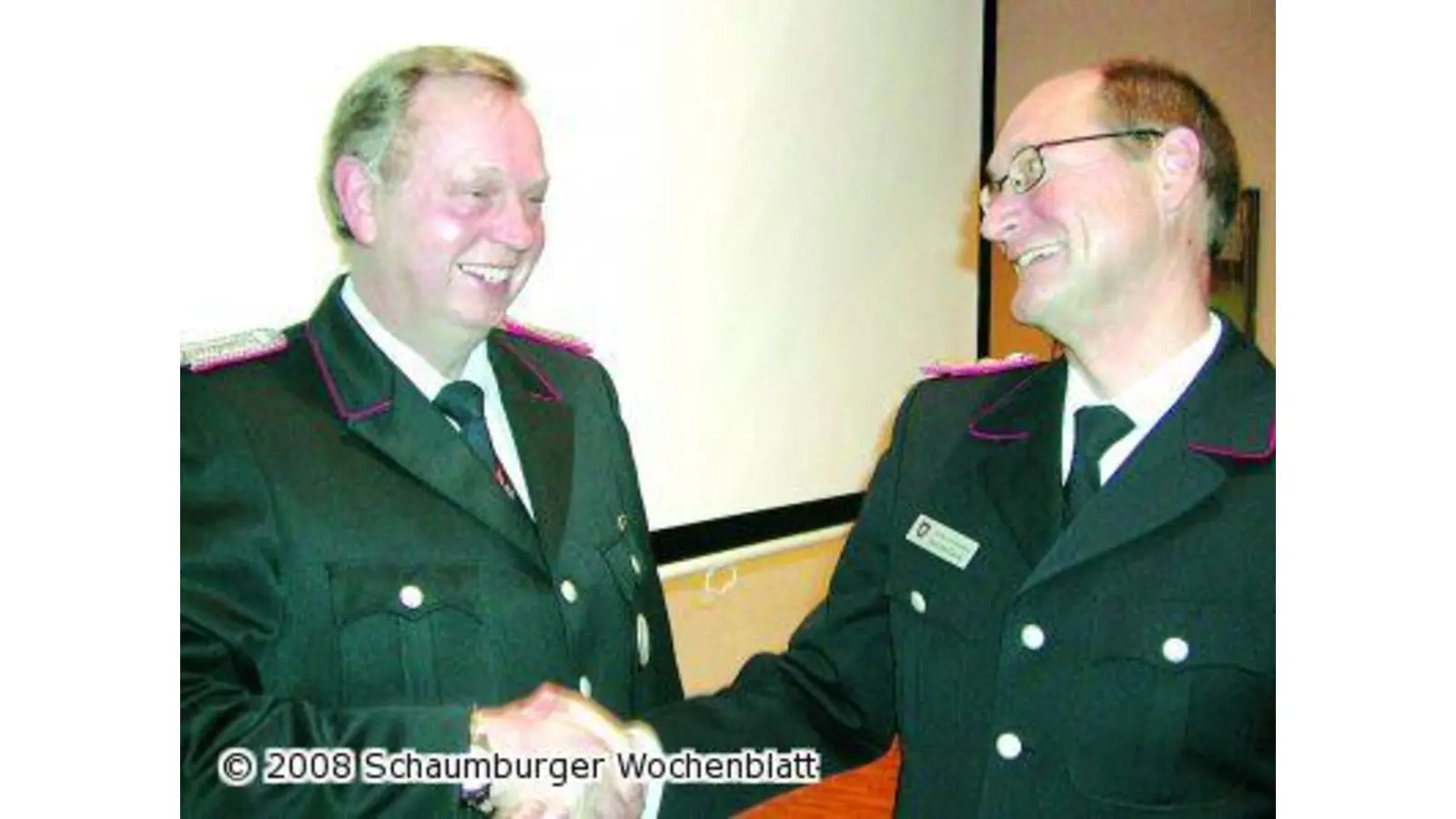 Ein Großbrand fordert der Wehr außergewöhnlichen Einsatz ab (Foto: red)