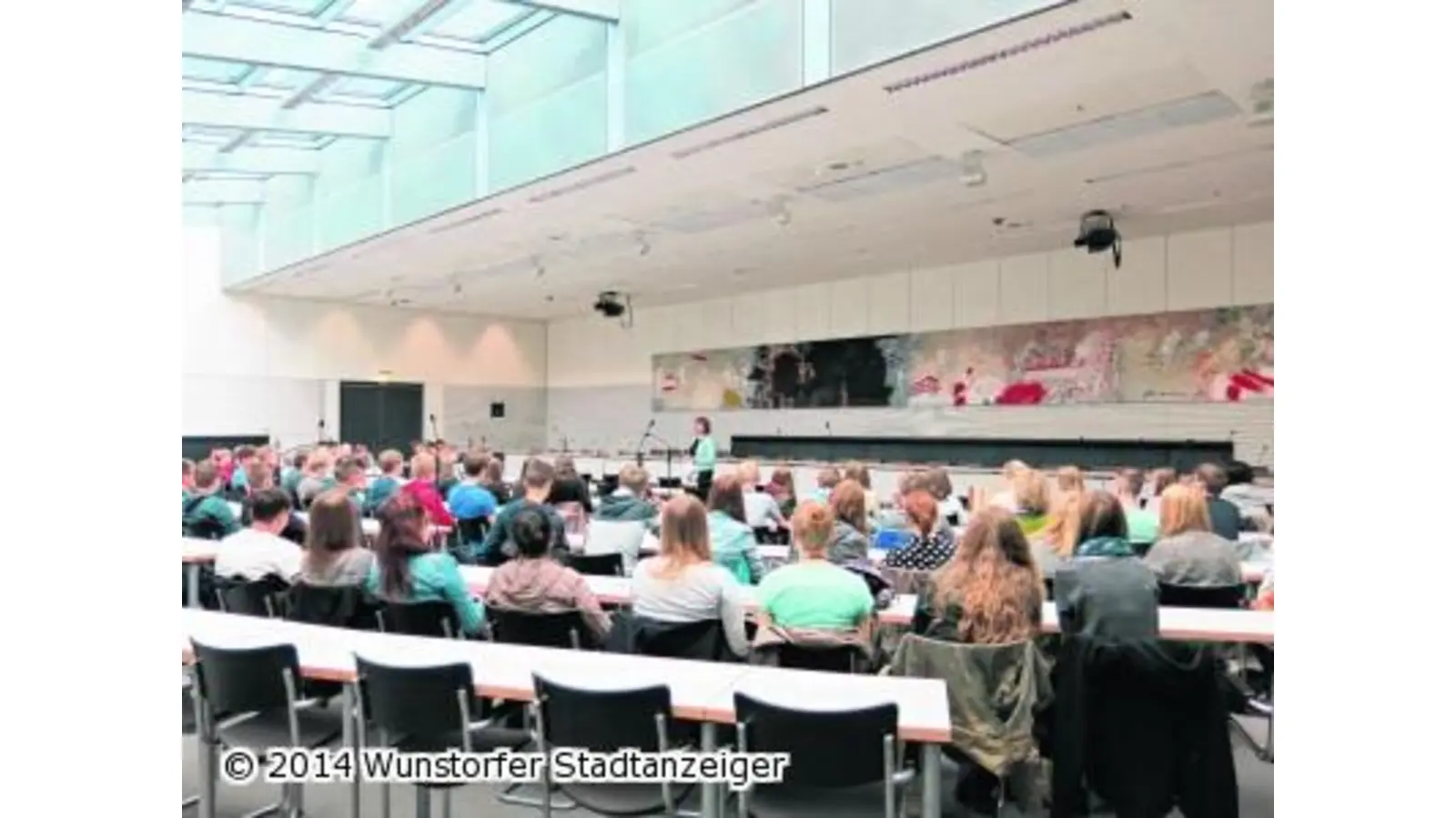 Zehntklässler zu Besuch bei Caren Marks (Foto: mk)