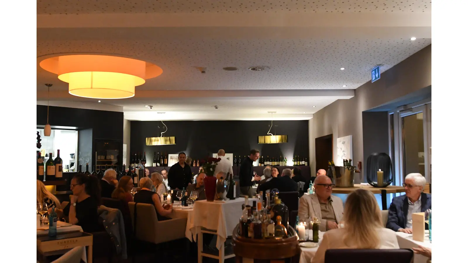 Markus Molitor begeistert bei Weinverkostung. (Foto: nd)