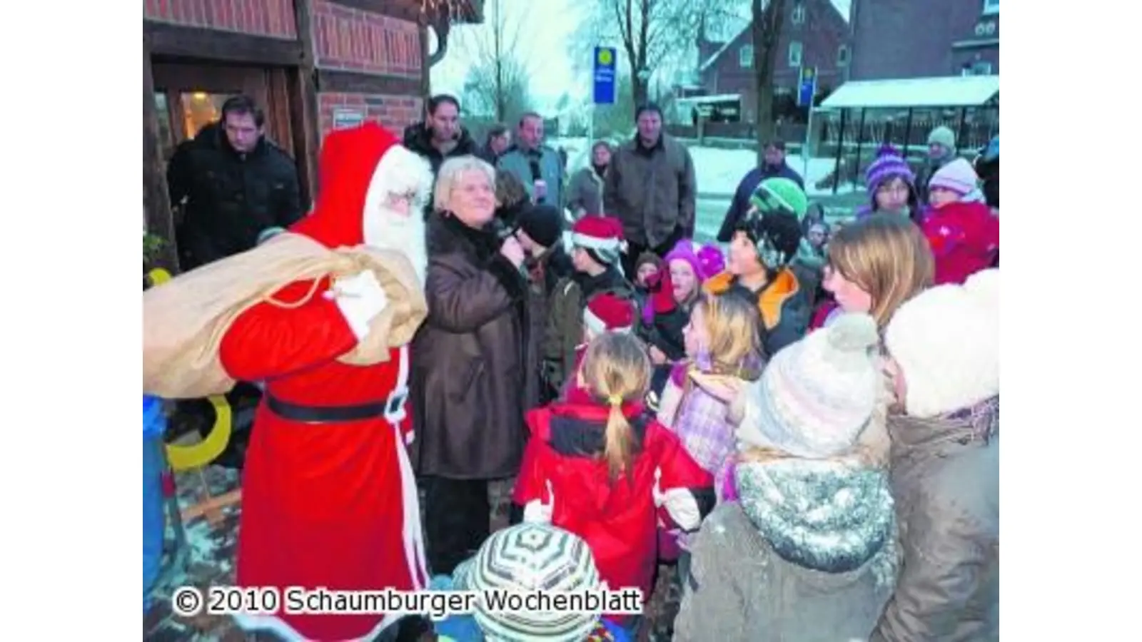 Der Nikolaus kommt mit Blaulicht (Foto: km)