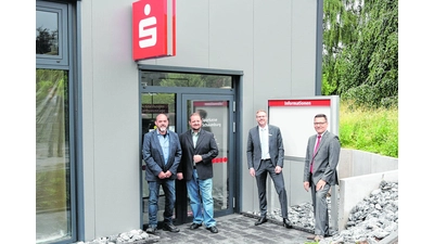 Sparkasse Schaumburg eröffnet direkt an der B 83 (Foto: ste)