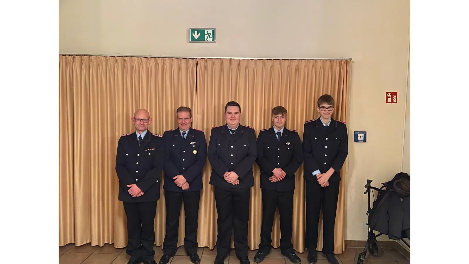 Die Beförderten und Geehrten (v. li.): Karsten Büsing, Jens Topp, Joop Hoenderdos, Mika Reiter und Marc Hoting. (Foto: privat)