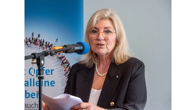 Die neue Vorsitzende der Schaumburger Außenstelle des Weißen Rings Petra Bergmann bei ihrer Amtsinführung (Foto: wk)