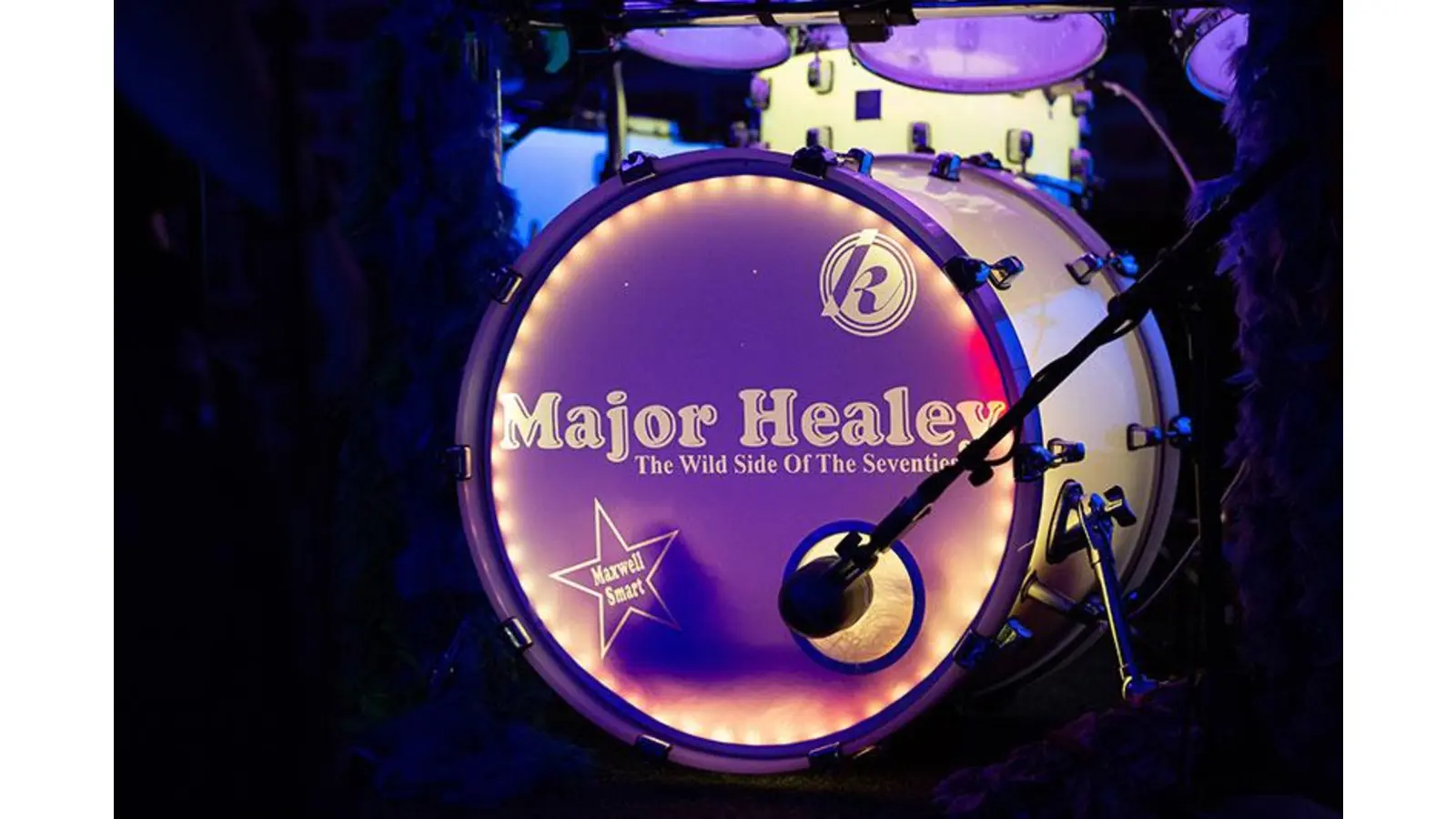 Am 30. August 2025 tritt die Band Major Healey im Kurpark Bad Eilsen auf und lädt zu einer Zeitreise in die bunte Glamourwelt der 70er Jahre ein. (Foto: privat)