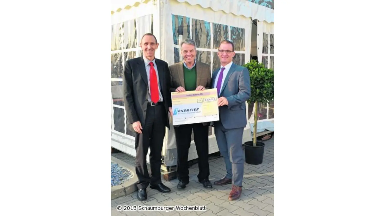 Tönsmeier spendet für einen guten Zweck (Foto: em)