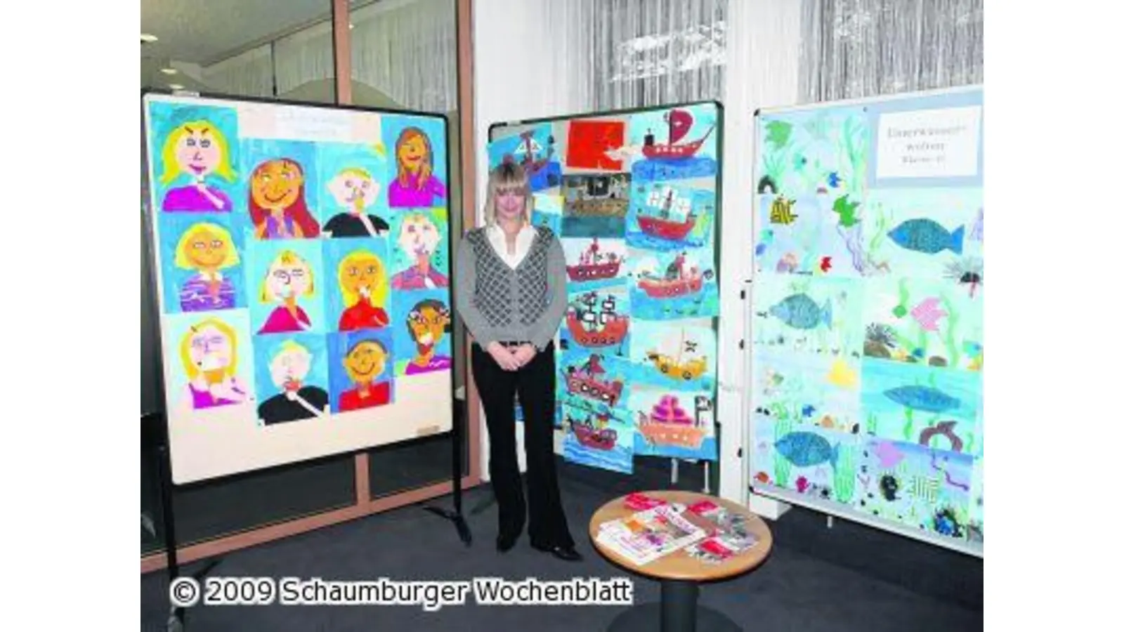 Schülerarbeiten verschönern Schalterhalle der Sparkasse (Foto: pd)