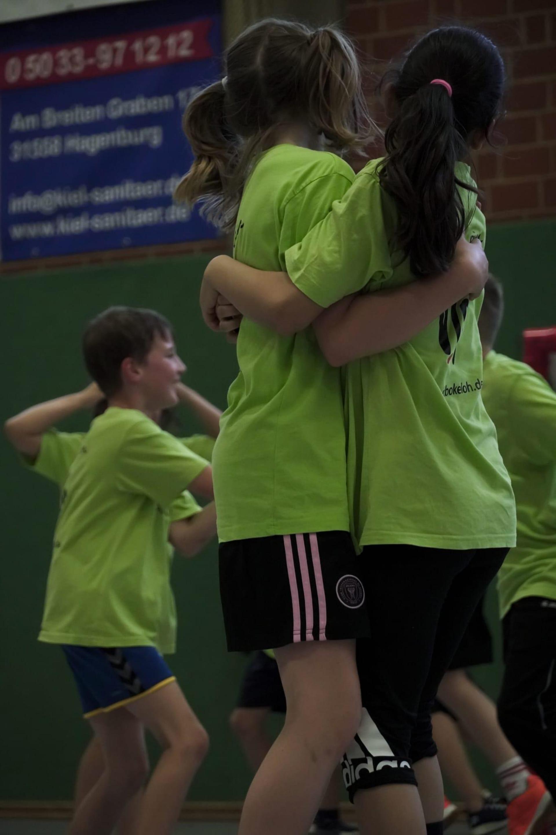 Jubel bei den jungen Akteuren: Das Handballspielfest der Grundschulen 2025. (Foto: privat)