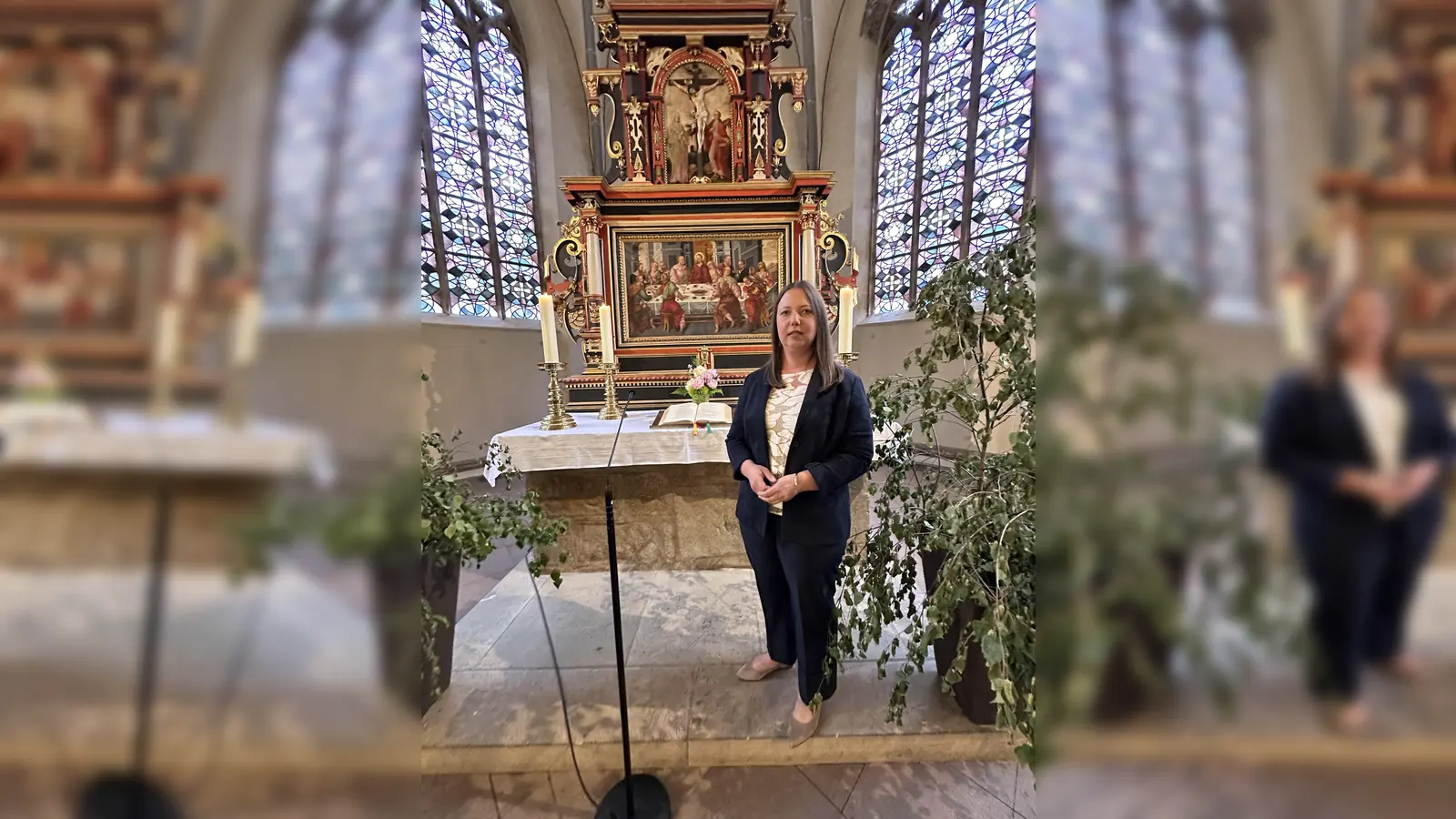 Jule Sareyka wurde als neue Kirchenkreissozialarbeiterin und Geschäftsführerin des Diakonischen Werkes der Grafschaft Schaumburg feierlich eingeführt.<br> (Foto: ste)