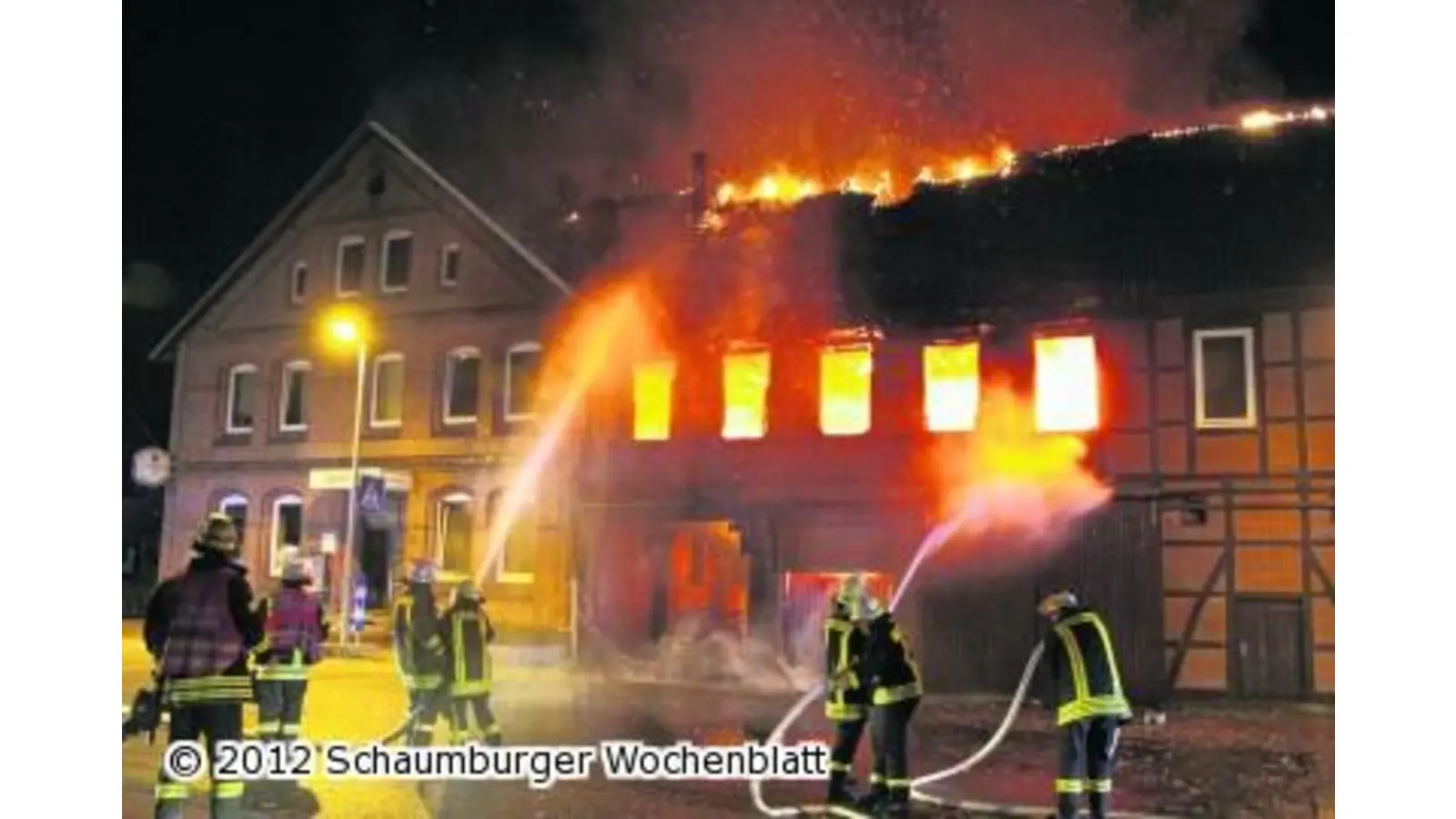 Traditionsgebäude brennt durch Doppelfeuer völlig aus (Foto: red)