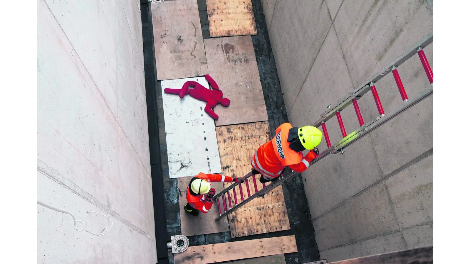Feuerwehr probt im neuen Klinikum (Foto: bb)
