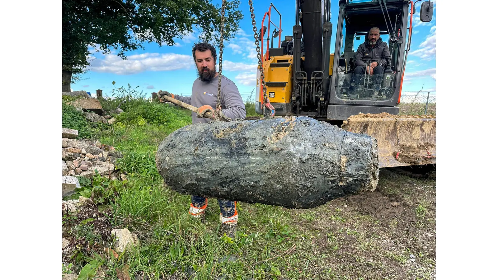 Ist der Zünder entfernt, ist der kniffligste Teil der Aufgabe geschafft, und die Bombe kann abtransportiert werden. (Foto: Tauber)