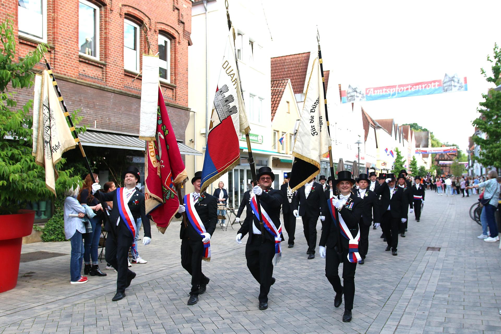 Die Stadthäger haben am Mittwoch den Start des Schützenfestes fröhlich gefeiert.  (Foto: bb)