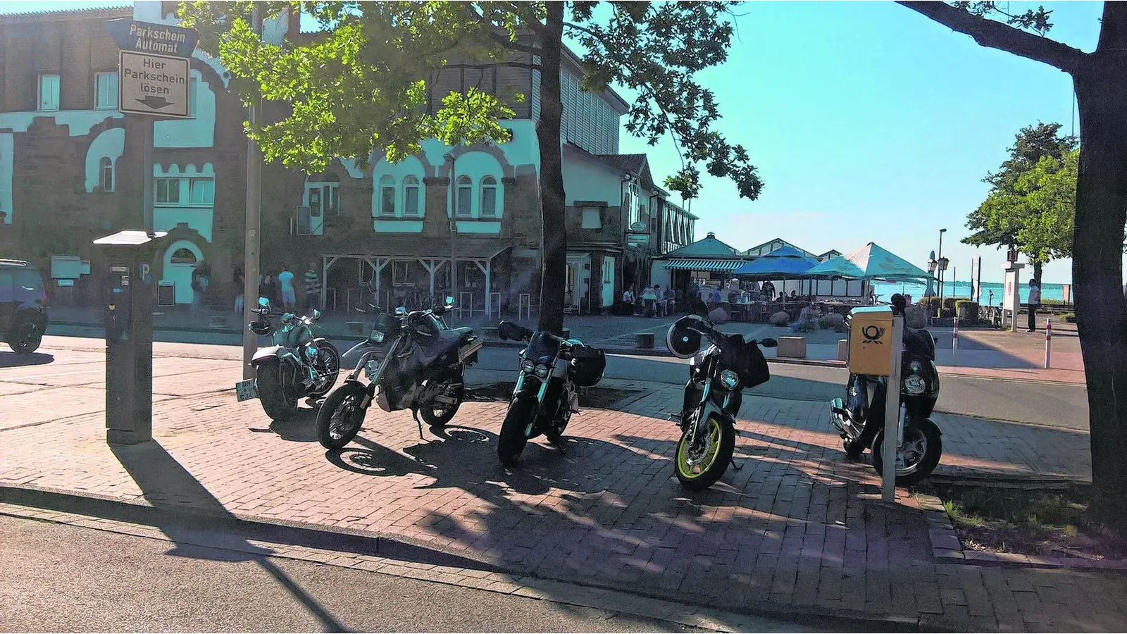 Motorräder erlaubt abstellen (Foto: gi)