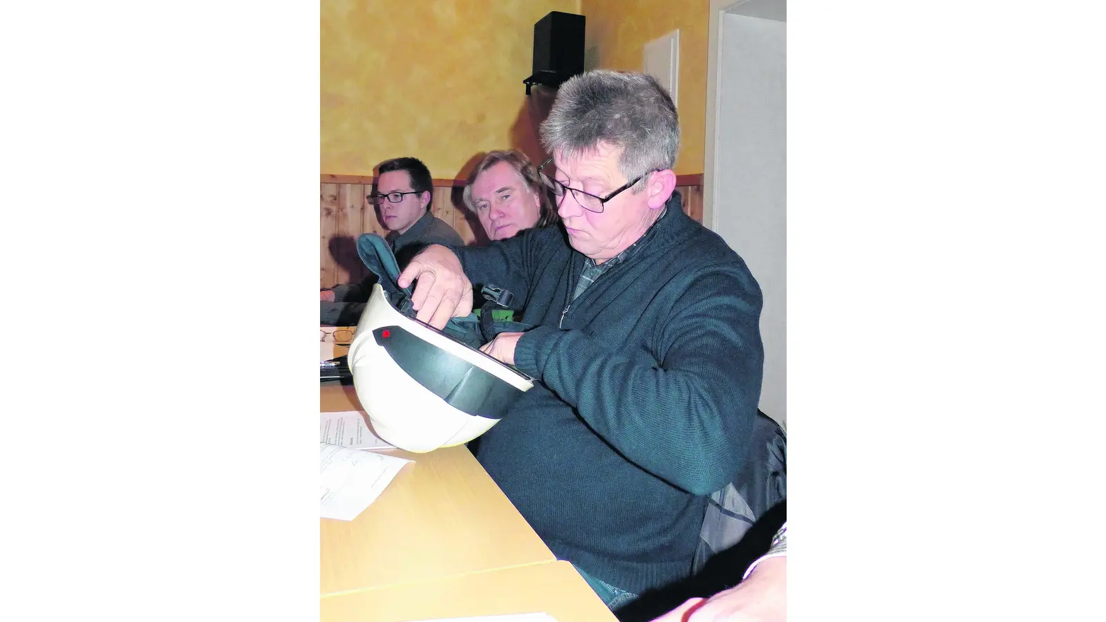 Neue Schutzhelme und zwei Kameras (Foto: red)