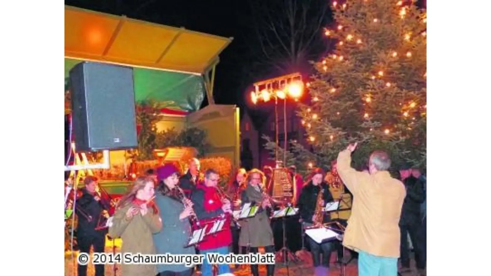 Die vielen Menschen hätten niemals in die Kirche gepasst (Foto: km)