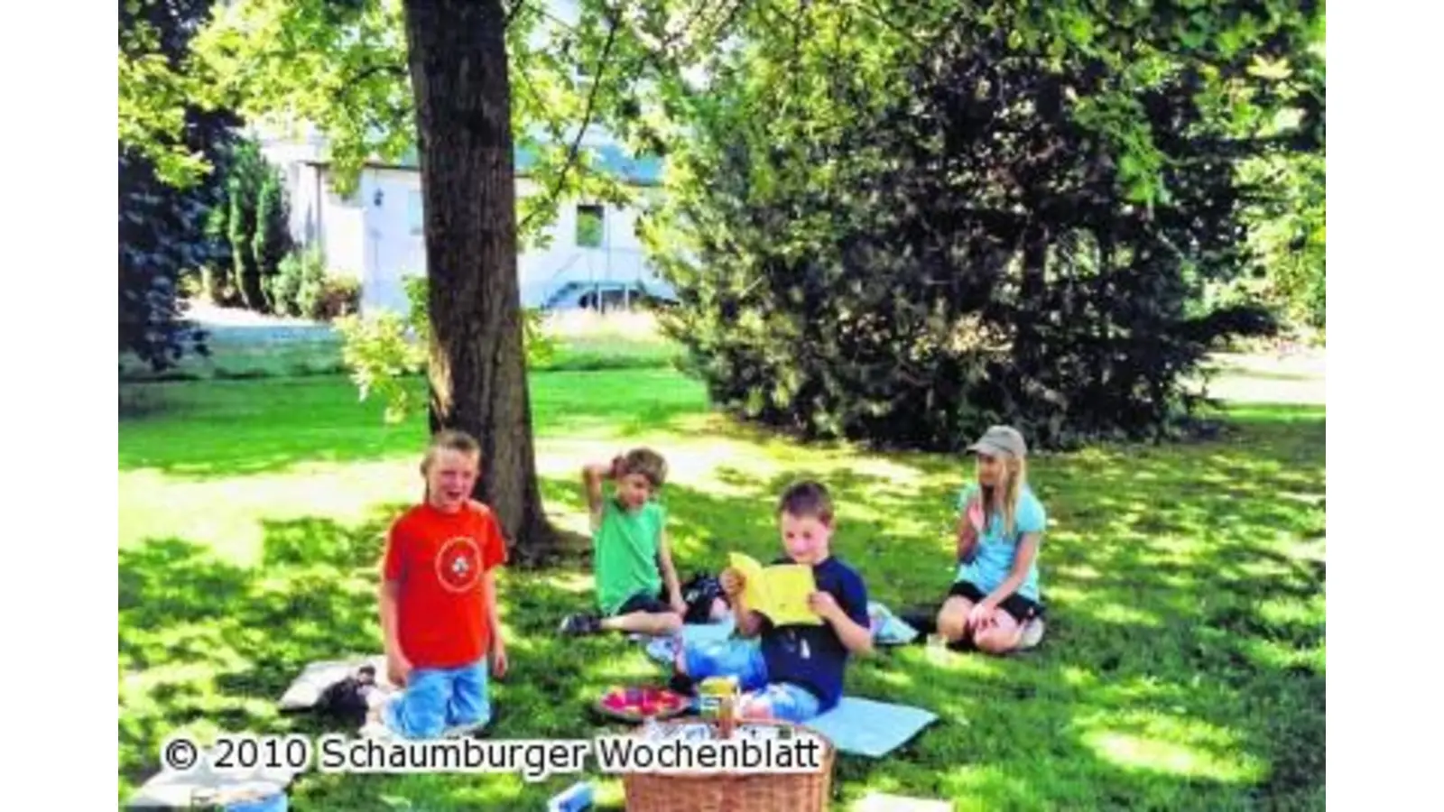Kinder freuen sich über Lesestunde im Freien (Foto: wa)