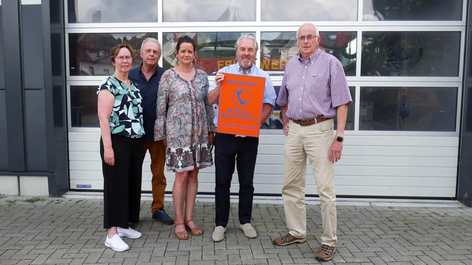 Arbeitsgruppe bei der Presse-Präsentation von Konzept und neuem Hinweisschild. (Foto: gk)