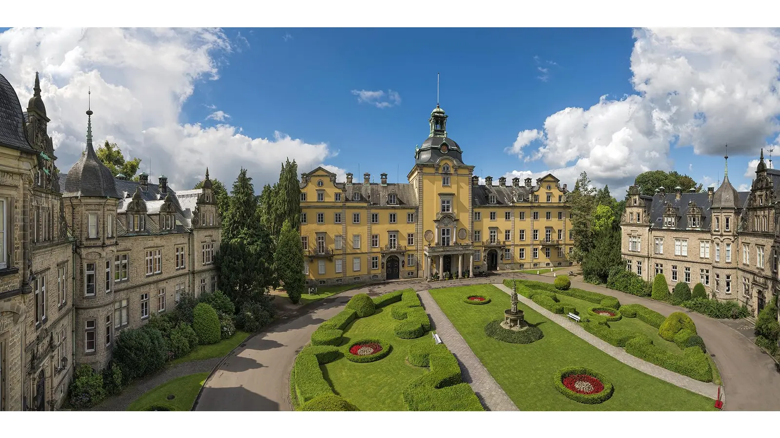 Im Schloss Bückeburg wird unter anderem eine Ausstellung um weitere Programmpunkte ergänzt, wie etwa durch den Auftrit eines Acapella-Chores.  (Foto: Rolf Fischer)