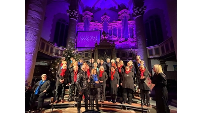 Der Chor Sing &amp; Pray &amp; Friends in der Stadtkirche. (Foto: Julia Schweitzer)