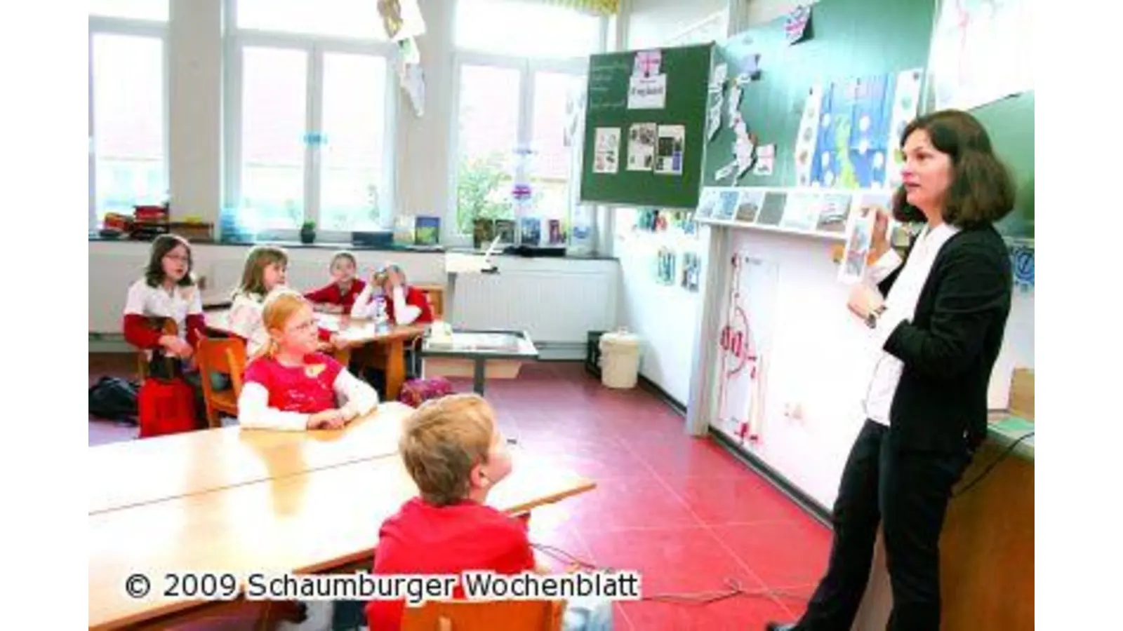 In Schuluniform zur Erdnussbutter (Foto: mr)