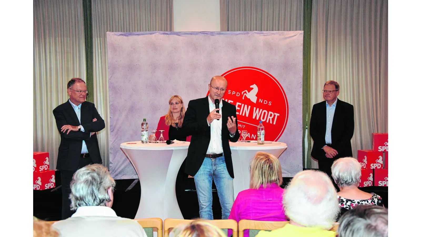 Politiker antworten auf die Bierdeckel-Fragen (Foto: ste)