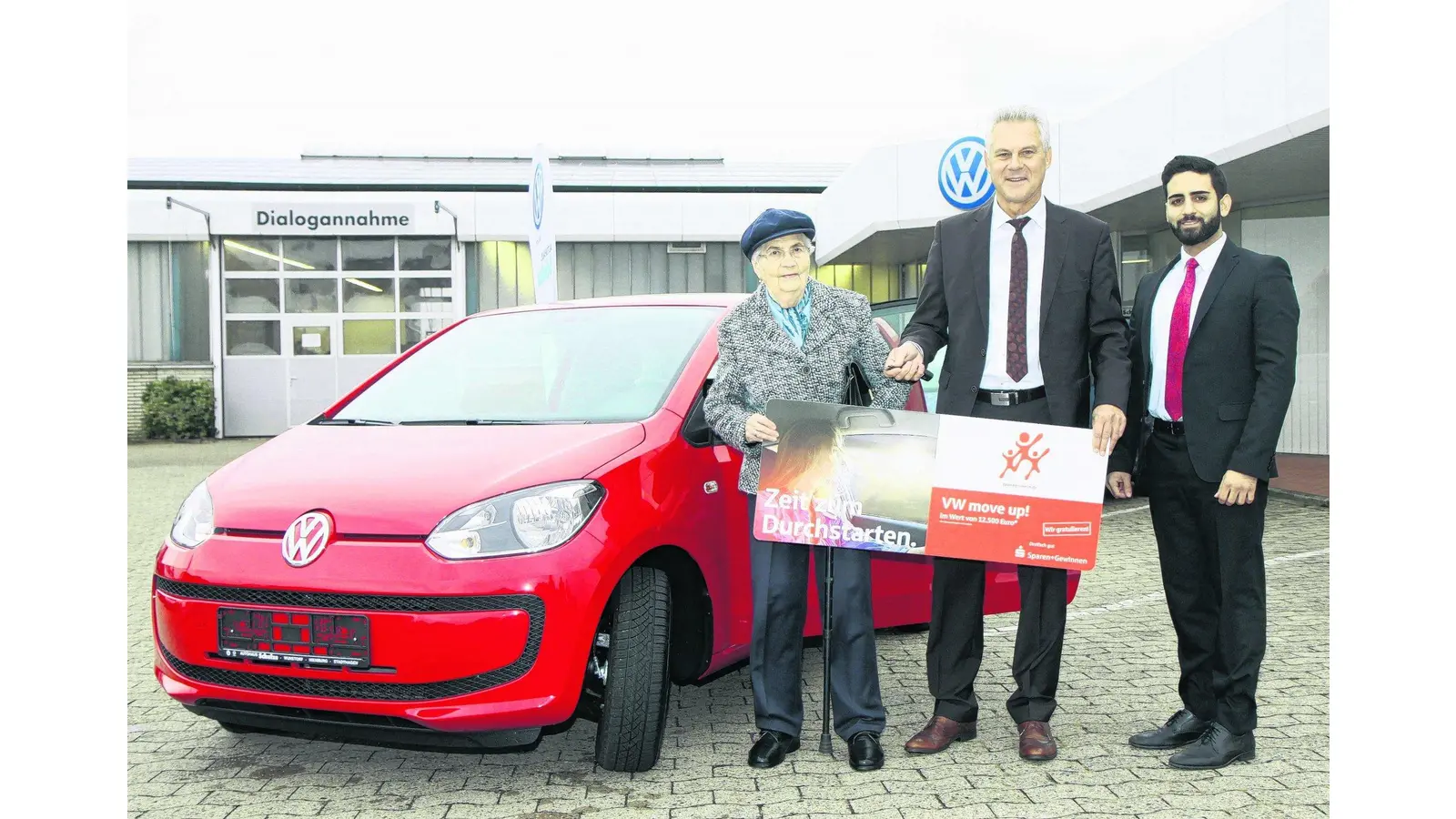Enzerin gewinnt Auto (Foto: bb)