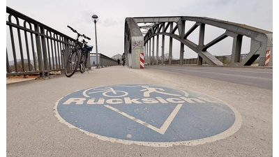 Die Weserbrücke ist der Problemfall Nummer eins bei der künftigen Führung des Radverkehrs in Nord-Süd-Richtung. (Foto: ste)