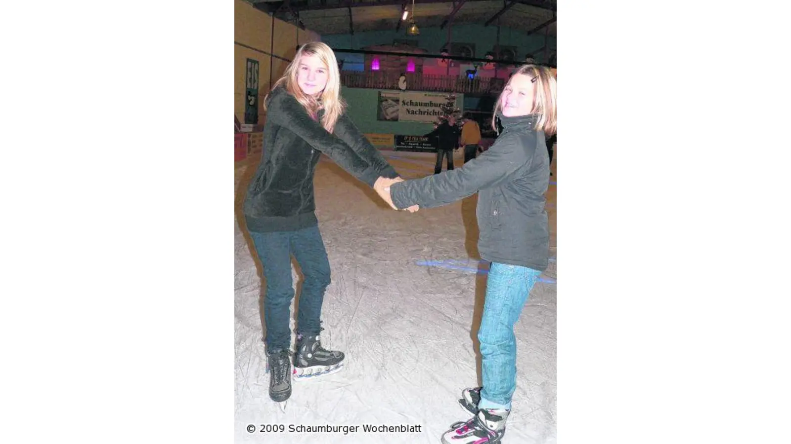 Schlittschuhrunden in der TUI-Arena (Foto: al)