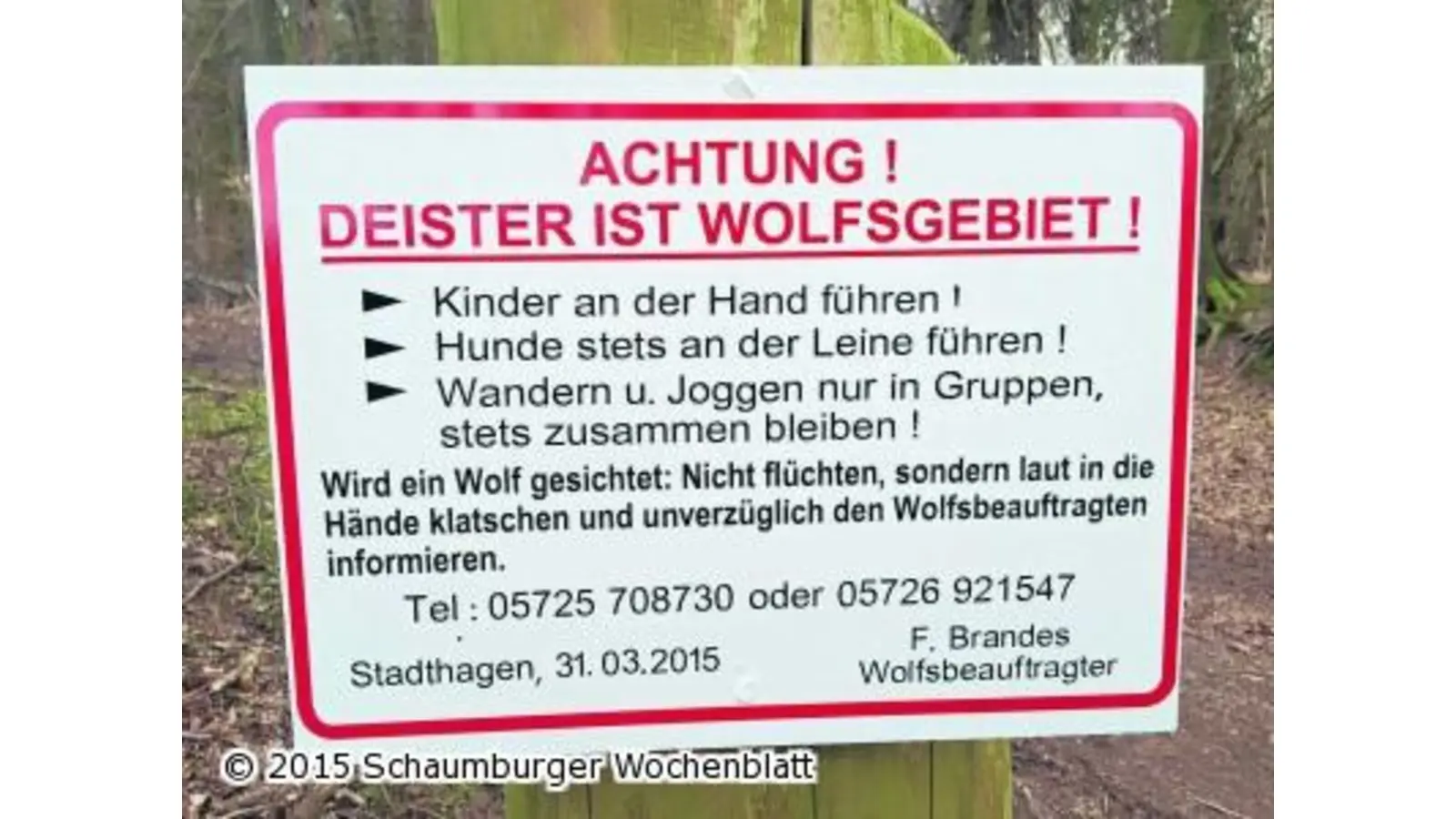 Schild verunsichert Ausflügler (Foto: bb)