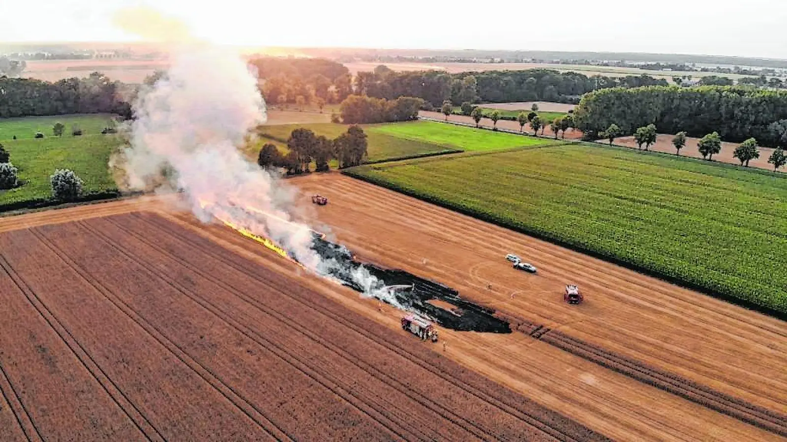 Mit 10.000 Litern gegen das Feuer (Foto: mk)