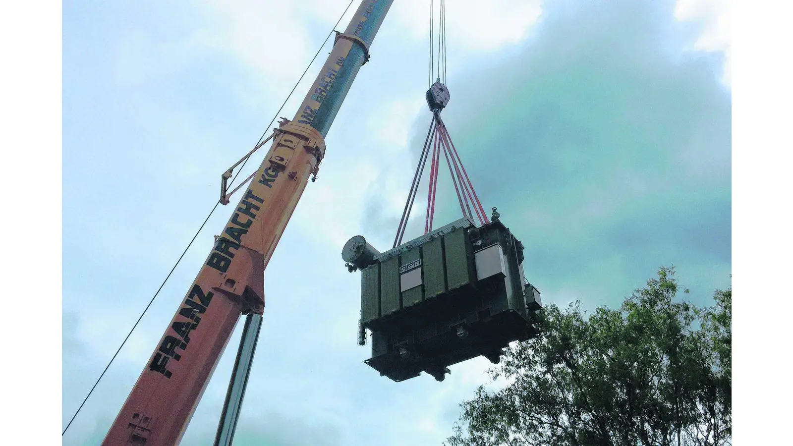 Versorgungssicherheit soll durch ein 31-Tonnen Kraftpaket garantiert werden Umspannwerk Heeßen von Westfalen Weser Netz bekommt Großtransformator (Foto: lo)