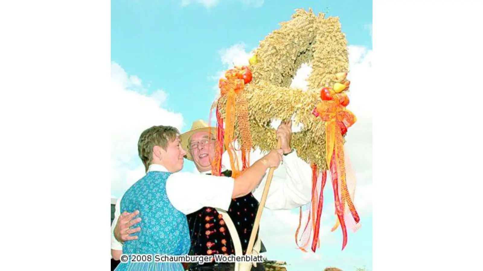Erntetanz unter einem strahlend blauen Himmel (Foto: wtz)