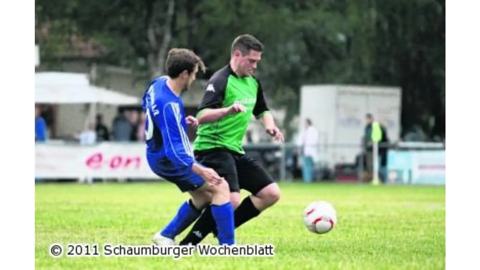 Die Gastgeber schnappen sich den Pokal (Foto: bb)