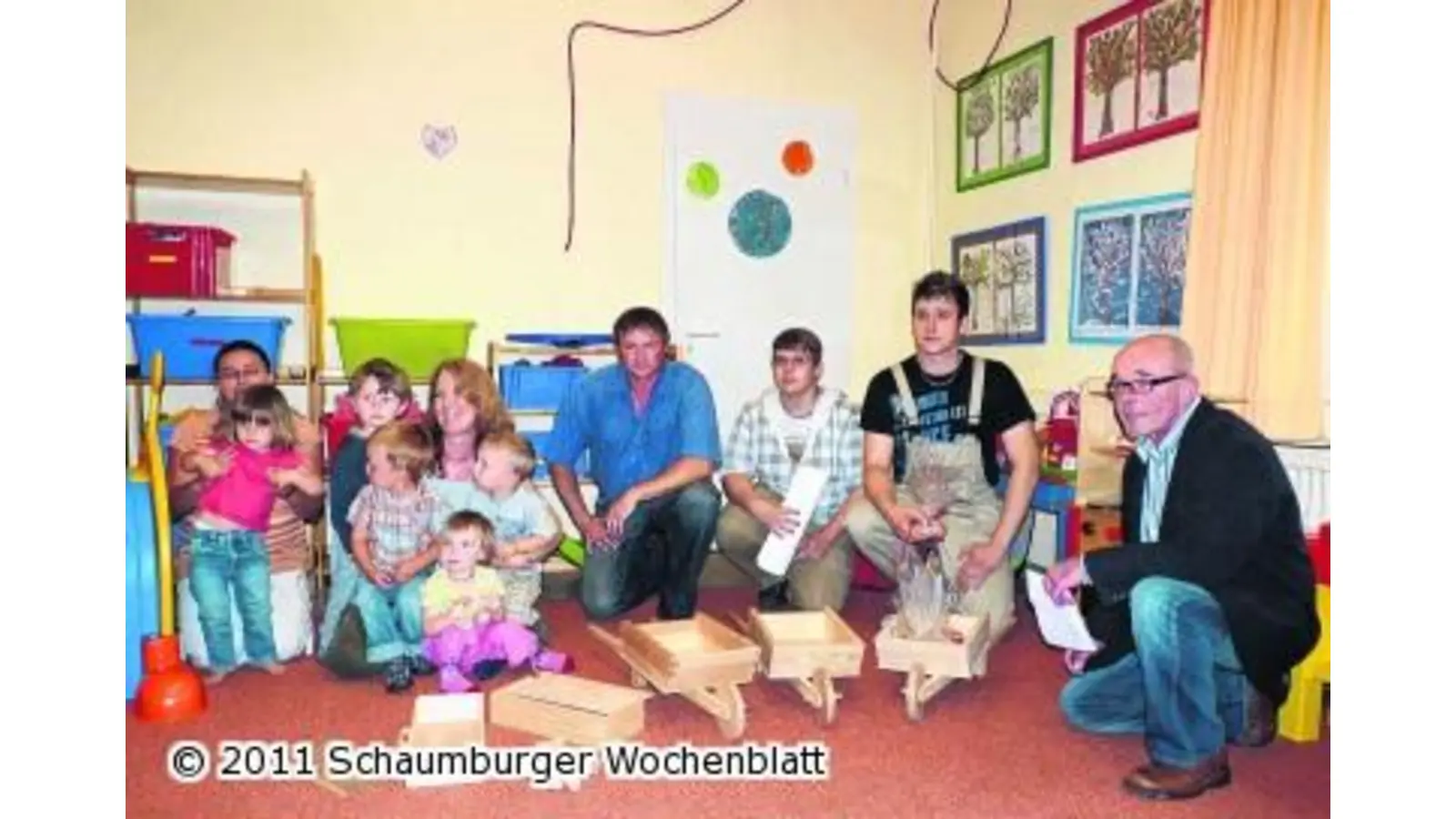 Tischler sammeln 1000 Euro für den Rintelner Kinderschutzbund (Foto: km)