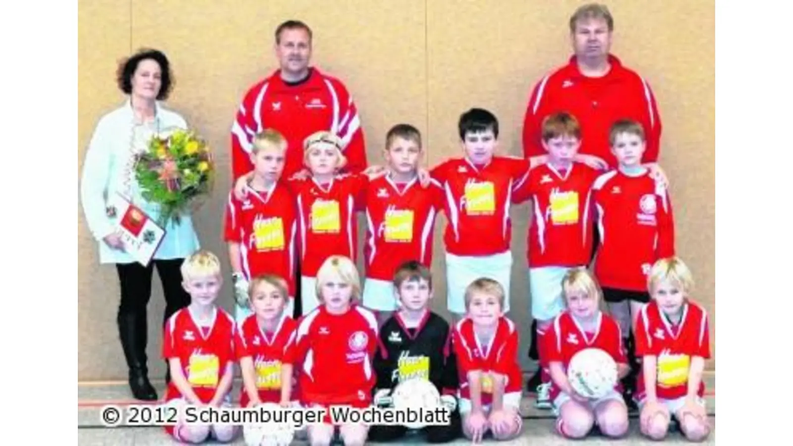 Friseurgeschäft sponsert neues Outfit für die F3-Jugend des TuS (Foto: em)