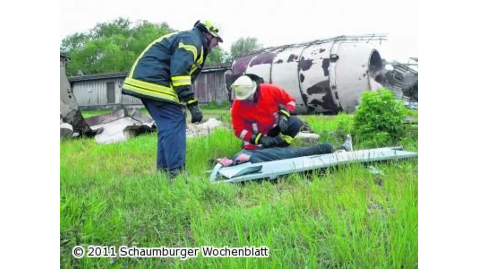 Ein Flugzeugrumpf in Flammen (Foto: al)