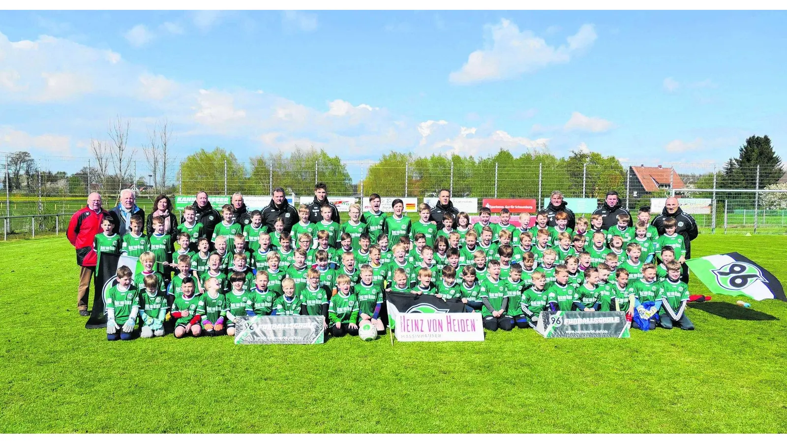 96-Fußballschule trainiert Nachwuchs (Foto: red)