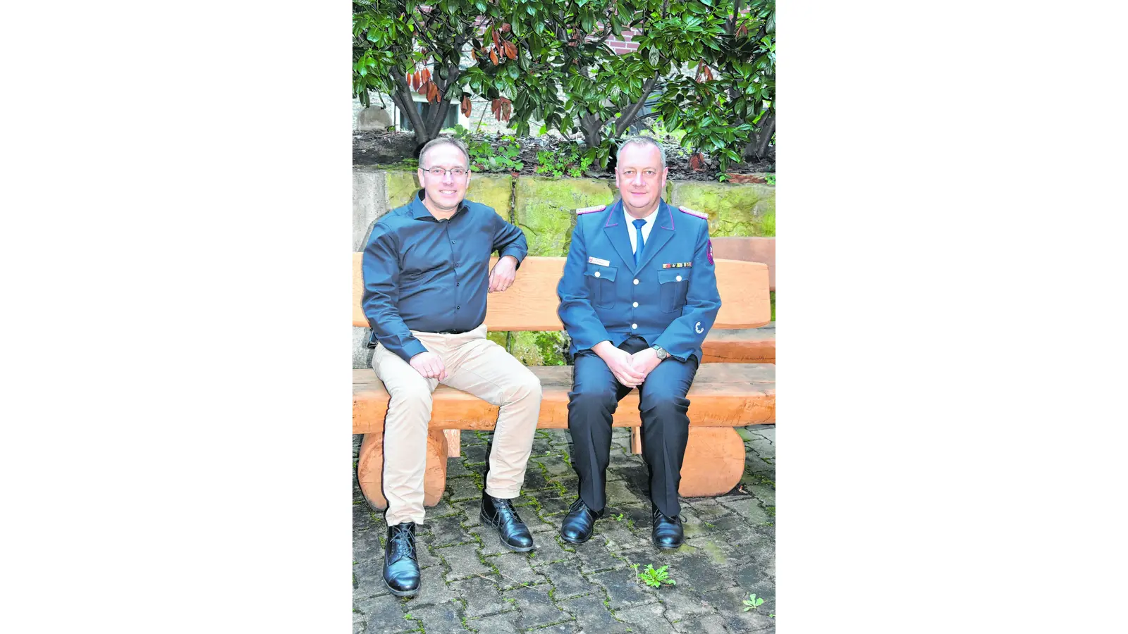 Neue Bänke für Feuerwehr (Foto: gi)