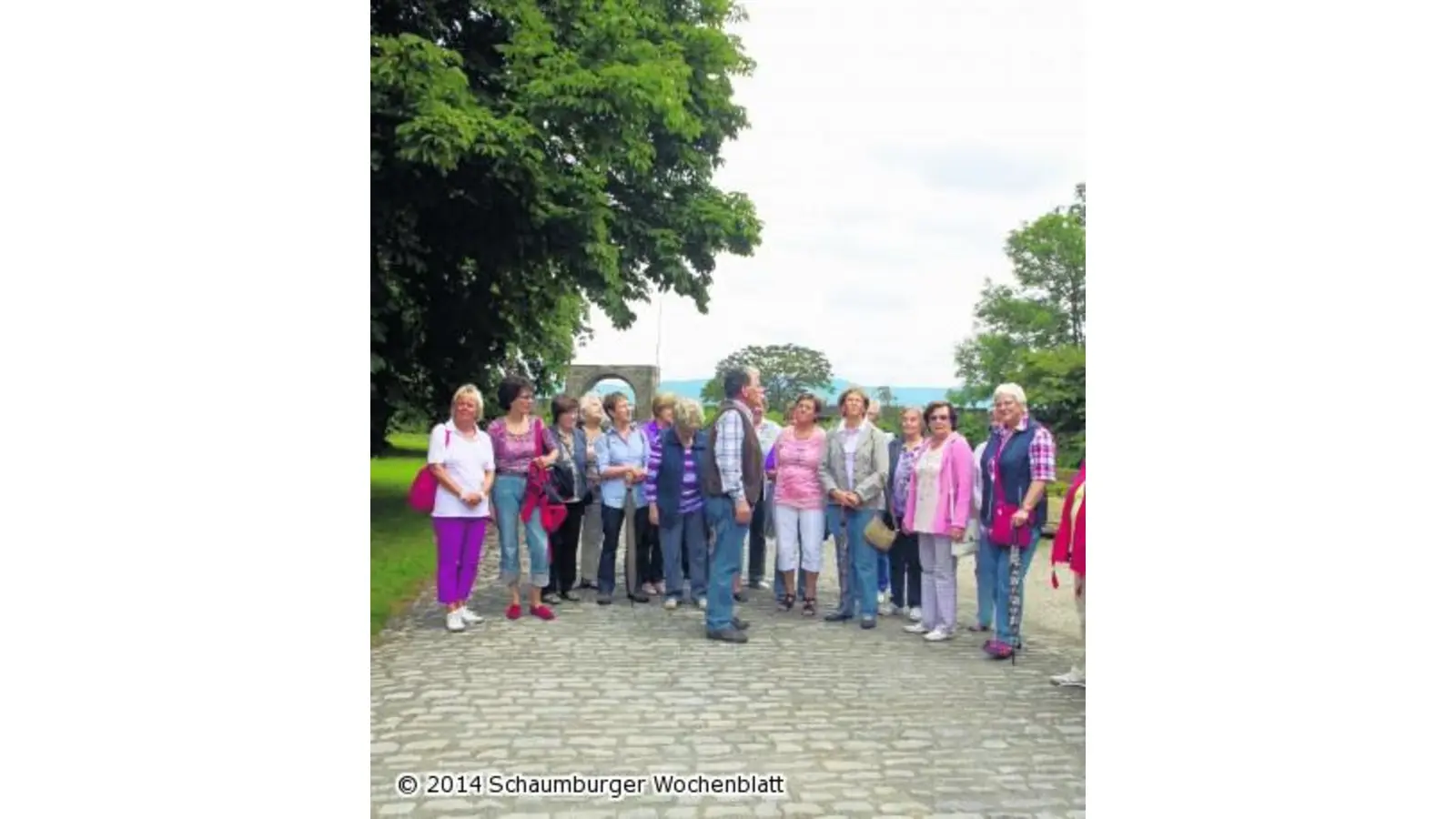 Landfrauen erkunden Apelern (Foto: em)
