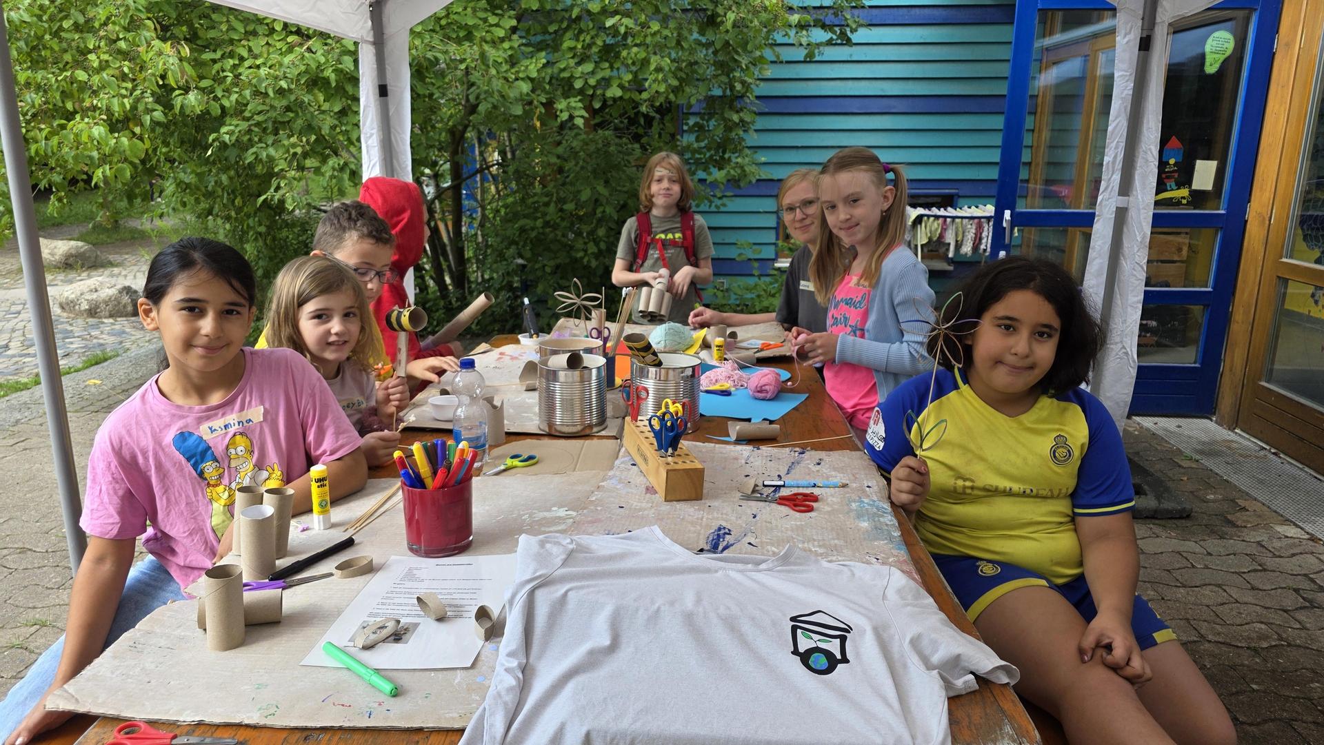 In der Upcycling-Werkstatt: Aus Vorhandenem entsteht Neues.  (Foto: tau)
